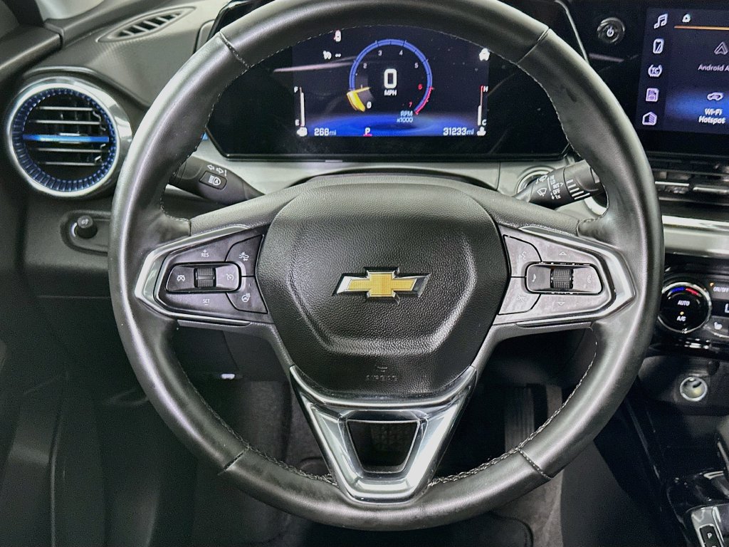 Used 2025 Chevrolet Trax LT w/ LT Convenience Package FWD image 18