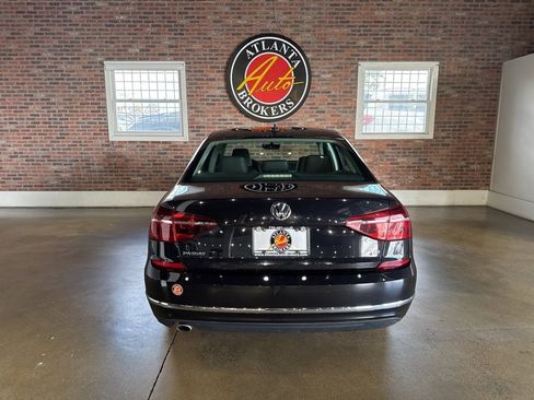 Used 2018 Volkswagen Passat 2.0T R-Line image 34