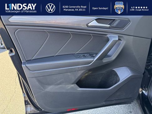 Used 2022 Volkswagen Tiguan SE image 8