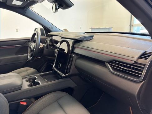 Used 2025 GMC Acadia AT4 w/ Luxury Package AWD/4WD image 41