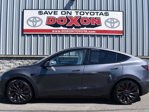 Used 2023 Tesla Model Y Performance AWD/4WD image 4