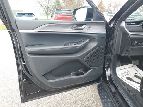 Used 2024 Jeep Grand Cherokee Limited w/ Luxury Tech Group II AWD/4WD image 25