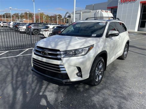 Used 2019 Toyota Highlander Limited Platinum image 4