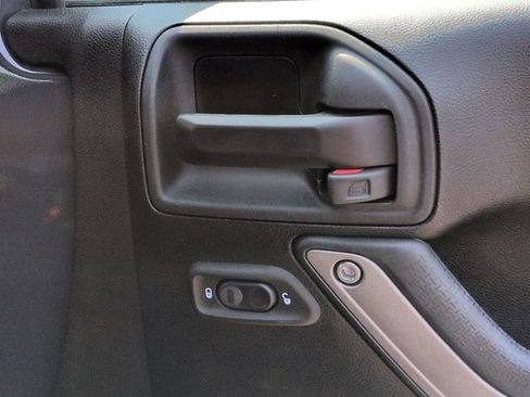 Used 2018 Jeep Wrangler Sport AWD/4WD image 26