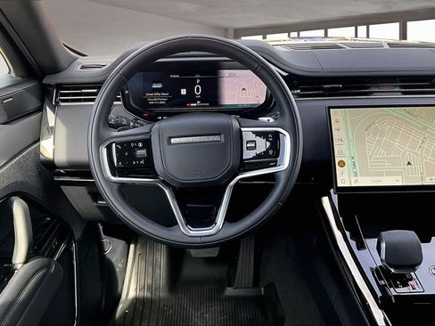 Certified 2025 Land Rover Range Rover Sport SE image 5