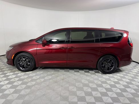 Used 2018 Chrysler Pacifica Touring Plus w/ S Appearance Package FWD image 6