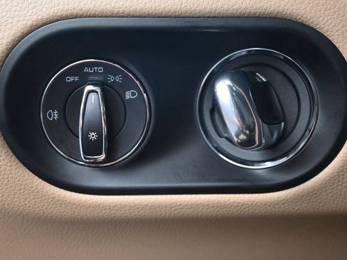 Certified 2026 Porsche Macan AWD/4WD image 22