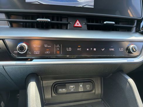 Certified 2025 Kia Sportage EX w/ Premium Package FWD image 7