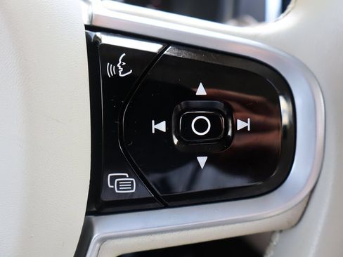 Used 2018 Volvo XC90 T6 Momentum w/ Convenience Package AWD/4WD image 33