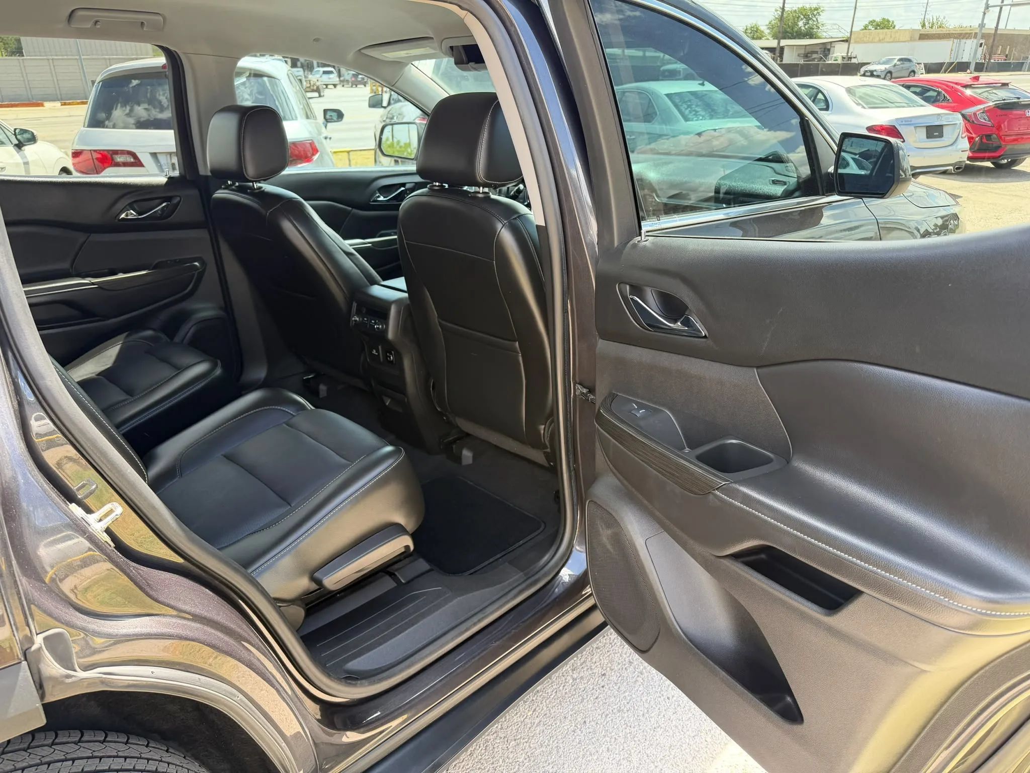 Used 2017 GMC Acadia SLT FWD image 24