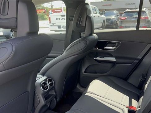 Used 2025 Mercedes-Benz GLC 350e 4MATIC image 11