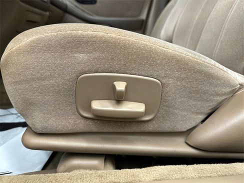 Used 1996 Toyota Avalon XL image 10