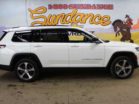 Used 2023 Jeep Grand Cherokee L Limited AWD/4WD image 1