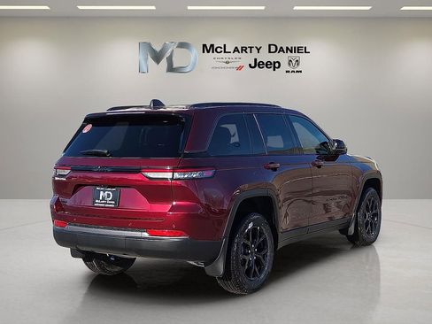 New 2026 Jeep Grand Cherokee Altitude image 5