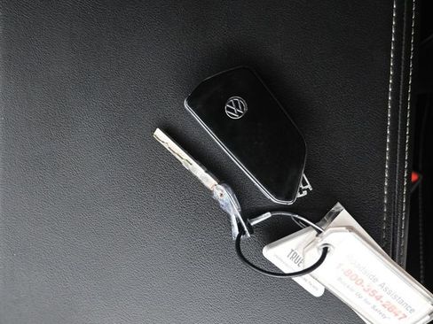 Used 2025 Volkswagen Atlas SE AWD/4WD image 21