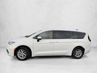 Used 2023 Chrysler Pacifica Touring-L FWD video 4