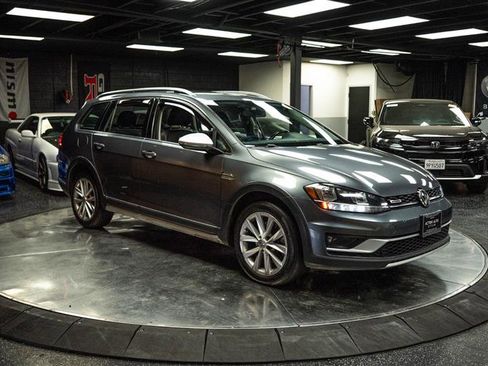 Used 2018 Volkswagen Golf Alltrack SE image 5
