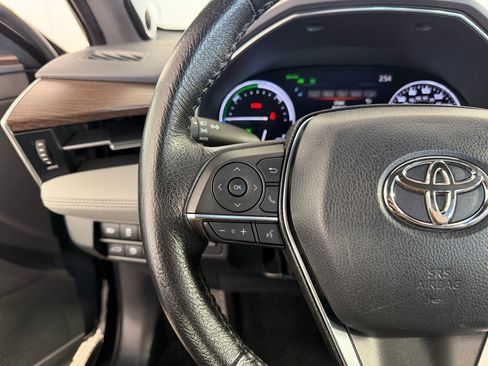 Used 2020 Toyota Avalon XLE w/ Moonroof Package image 15