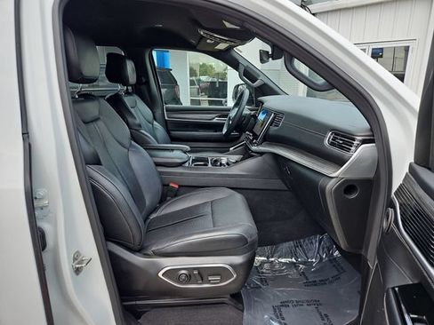 Used 2024 Jeep Wagoneer L Series II RWD image 29