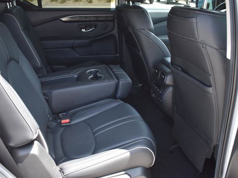 Used 2025 Honda Pilot Elite image 16