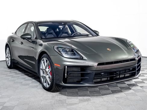 Certified 2025 Porsche Panamera 4S image 8