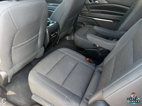 Used 2024 Chevrolet Traverse LT FWD image 25