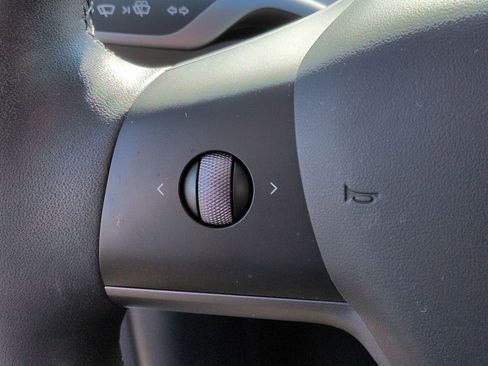 Used 2023 Tesla Model Y Long Range image 11