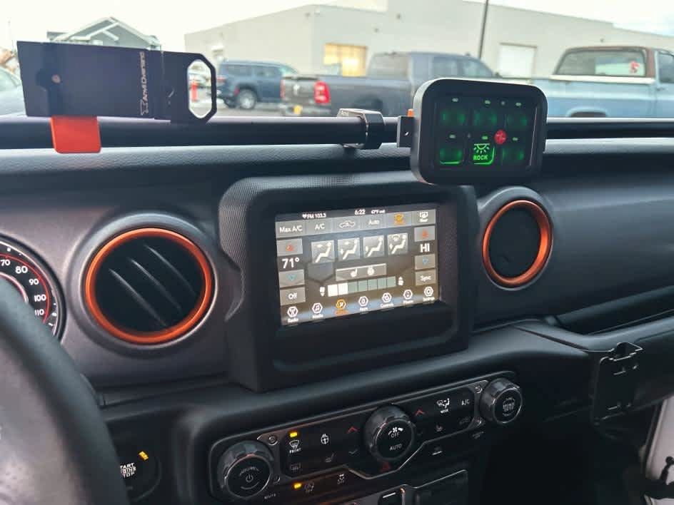 Used 2021 Jeep Gladiator Mojave w/ Cold Weather Group AWD/4WD image 27