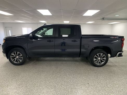 Used 2023 Chevrolet Silverado 1500 LT AWD/4WD image 5