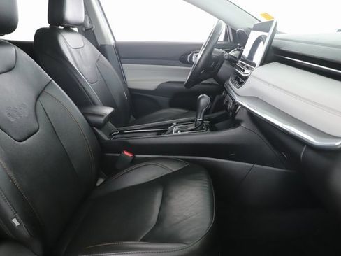 Used 2022 Jeep Compass Limited image 31