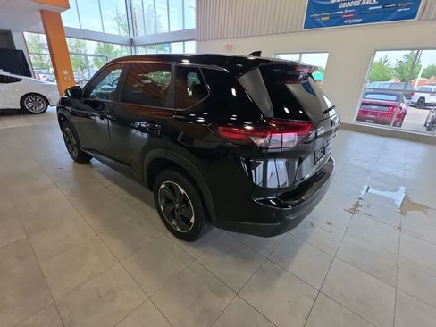 Used 2024 Nissan Rogue SV AWD/4WD image 14