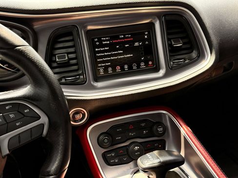 Used 2019 Dodge Challenger SXT w/ Driver Convenience Group RWD image 34