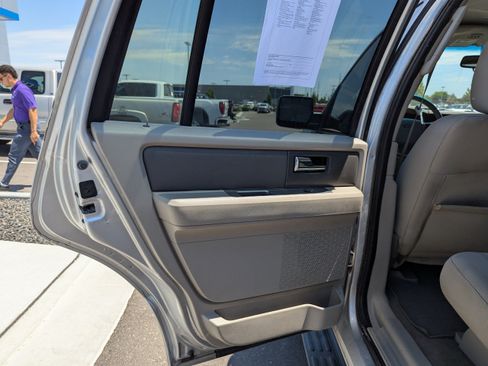 Used 2014 Ford Expedition XLT RWD image 25