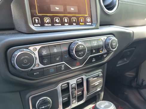 Used 2023 Jeep Wrangler Unlimited Sahara w/ Cold Weather Group AWD/4WD image 20