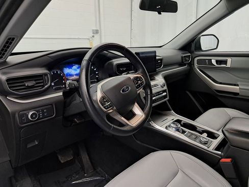 Used 2021 Ford Explorer XLT w/ Equipment Group 202A image 5