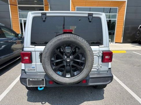 Used 2022 Jeep Wrangler Unlimited Sahara w/ Cold Weather Group AWD/4WD image 5