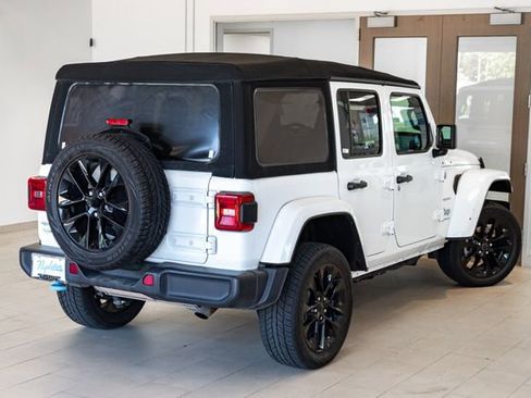Used 2024 Jeep Wrangler Unlimited Sahara AWD/4WD image 34