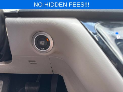 Used 2018 Chrysler Pacifica L FWD image 24