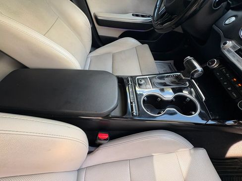 Used 2019 Kia Stinger RWD image 12