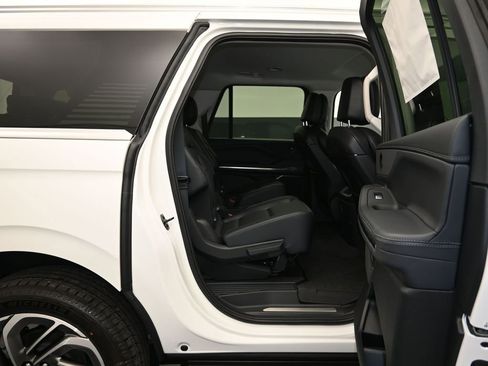 New 2026 Lincoln Navigator L Premier AWD/4WD image 26