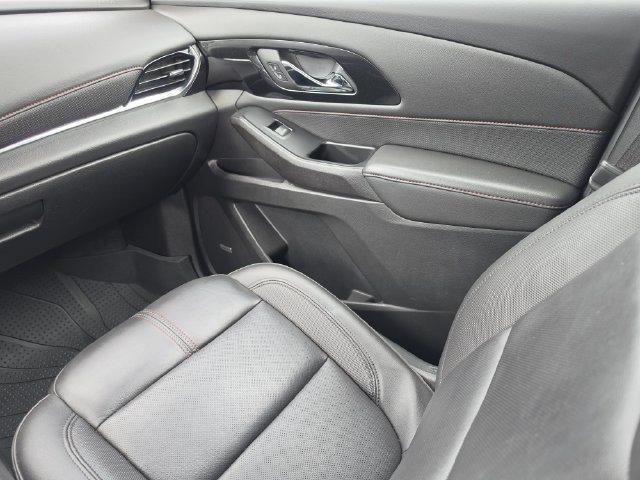 Used 2023 Chevrolet Traverse RS FWD image 19