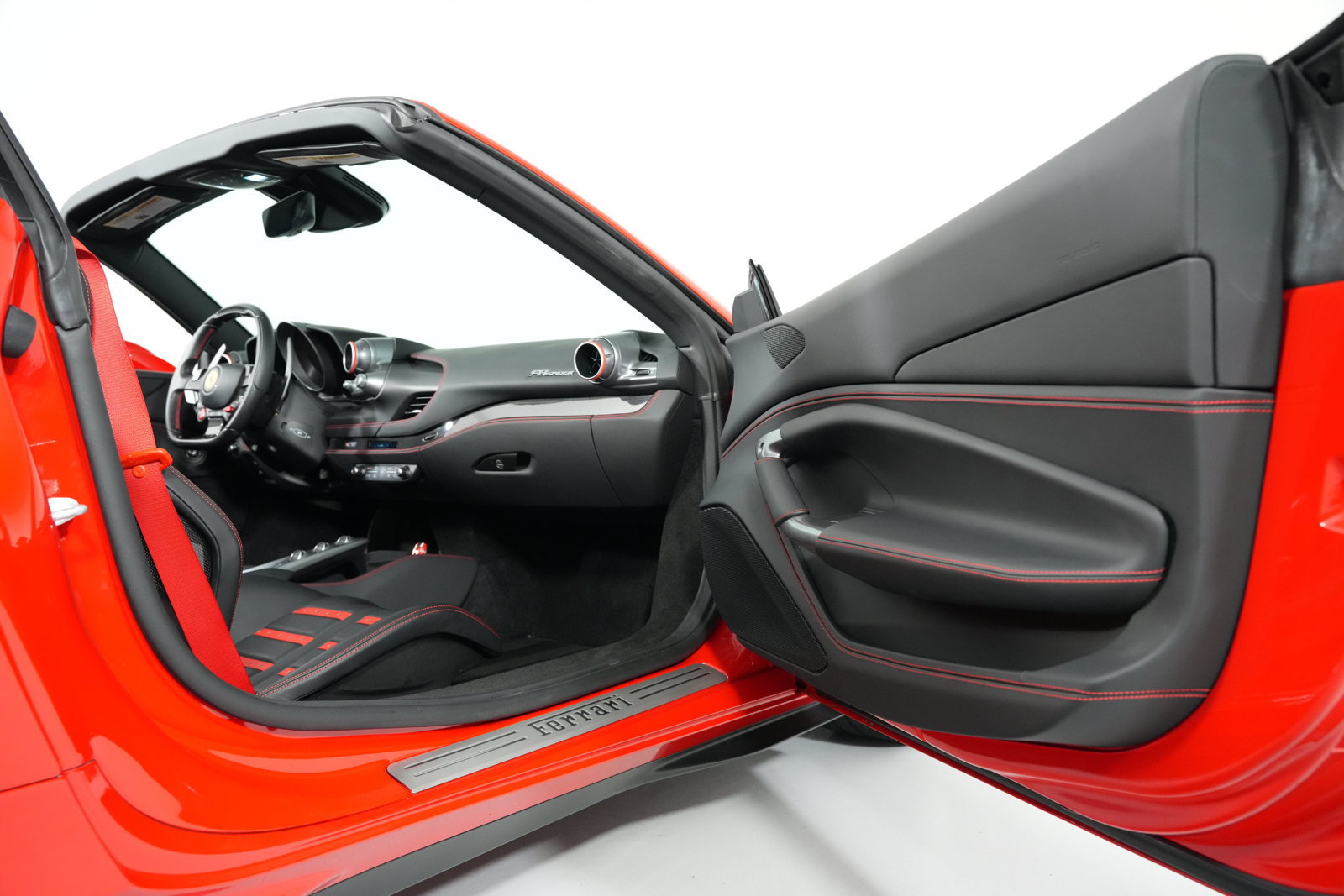 Certified 2022 Ferrari F8 Spider RWD image 39