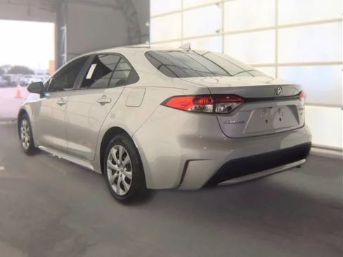 Used 2021 Toyota Corolla LE FWD image 3