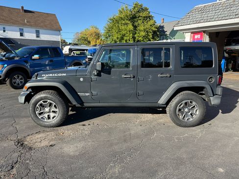 Used 2018 Jeep Wrangler Unlimited Rubicon w/ Connectivity Group image 8