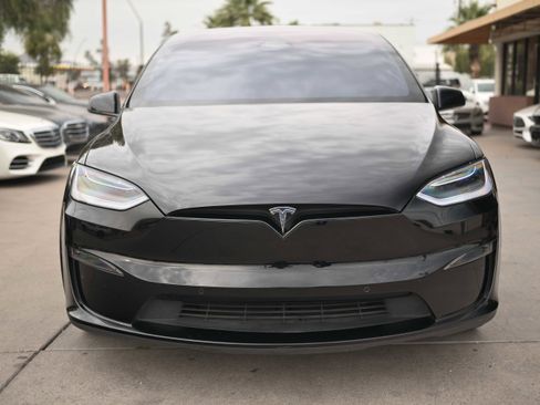 Used 2023 Tesla Model X Plaid image 3