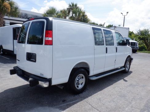 Used 2025 Chevrolet Express 2500 w/ Driver Convenience Package RWD image 8