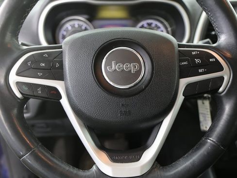 Used 2015 Jeep Cherokee Trailhawk image 3