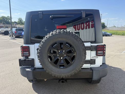 Used 2015 Jeep Wrangler Sport AWD/4WD image 7