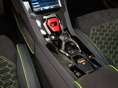 Used 2024 Lamborghini Huracan EVO image 22