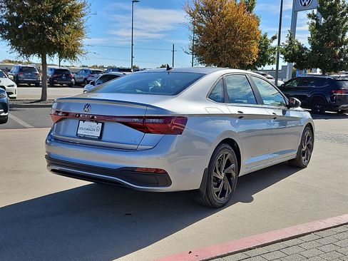 New 2026 Volkswagen Jetta SE image 3